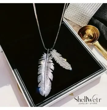 Plume Gümüş kuş tüyü detaylı kadın kolye şans her daim sizinle olsun shwplm001, 45 x 55